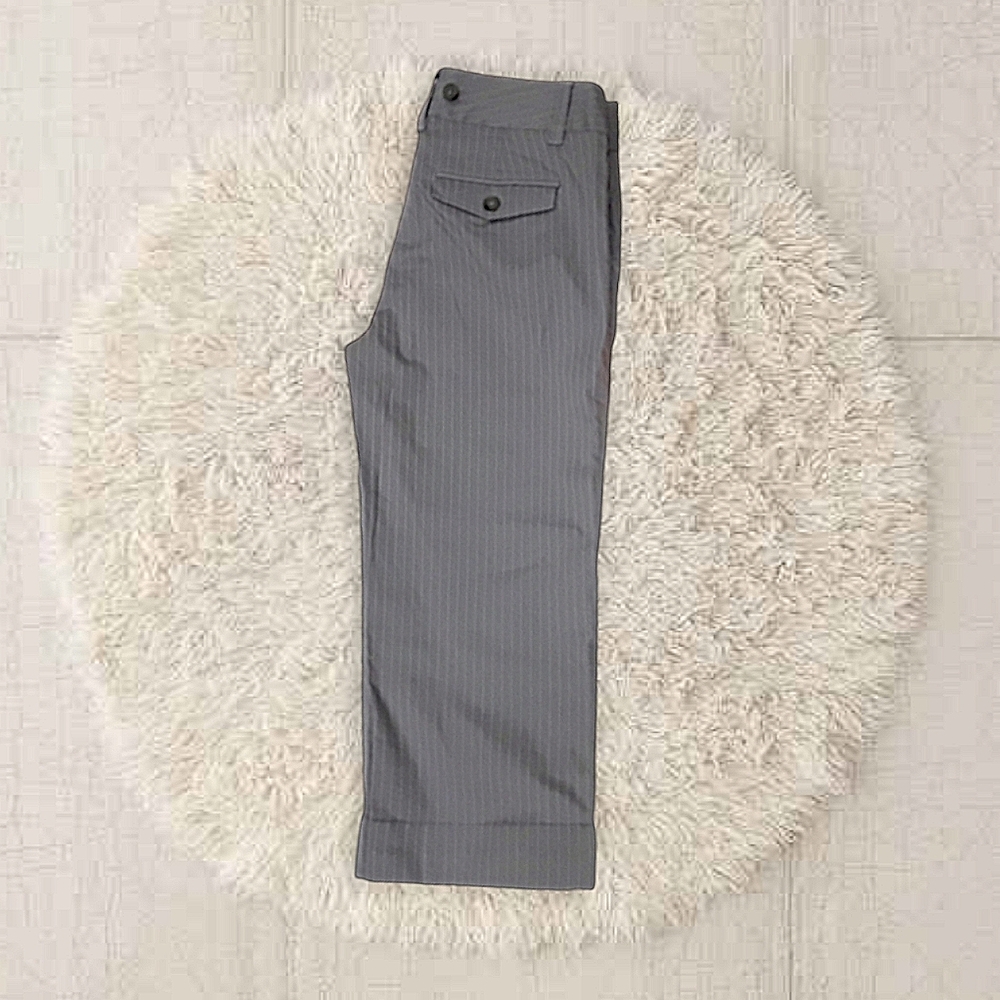 GAP- TROUSER CAPRIS IN GREY SIZE 2 (FITS A REG 6)